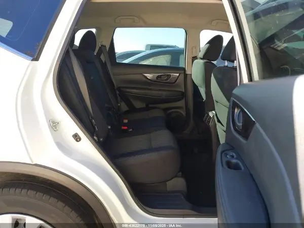 5N1AT2MT2KC838877 2019 NISSAN ROGUE - Image 8