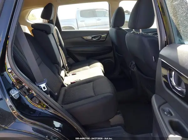 5N1AT2MT3HC738358 2017 NISSAN ROGUE - Image 8