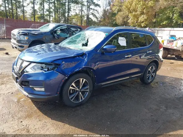 5N1AT2MT3HC748484 2017 NISSAN ROGUE - Image 2