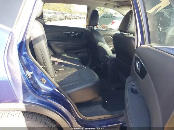 5N1AT2MT3HC748484 2017 NISSAN ROGUE - Image 8