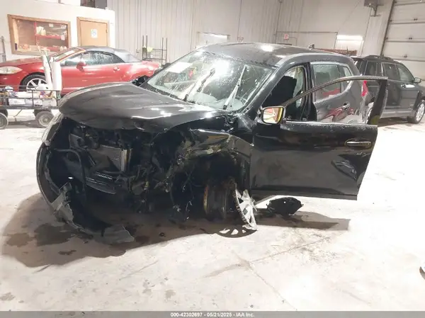 5N1AT2MT3HC751367 2017 NISSAN ROGUE - Image 2