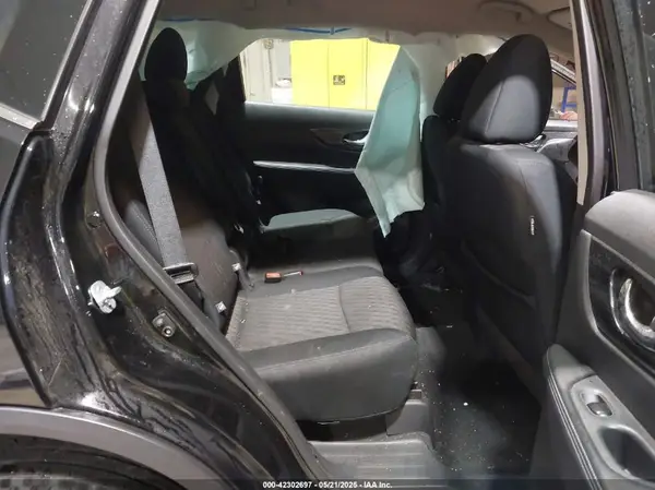 5N1AT2MT3HC751367 2017 NISSAN ROGUE - Image 8
