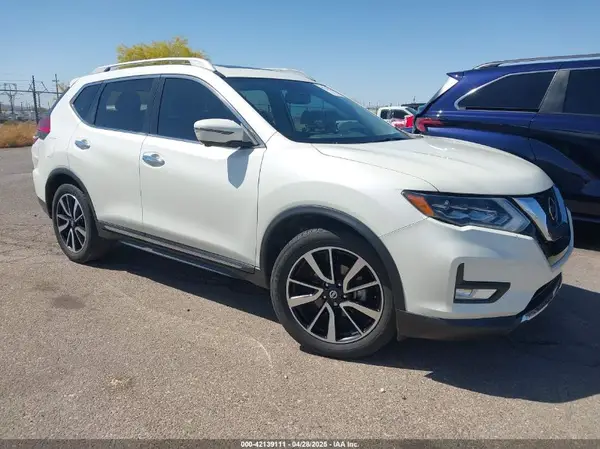 5N1AT2MT3HC764734 2017 NISSAN ROGUE - Image 1