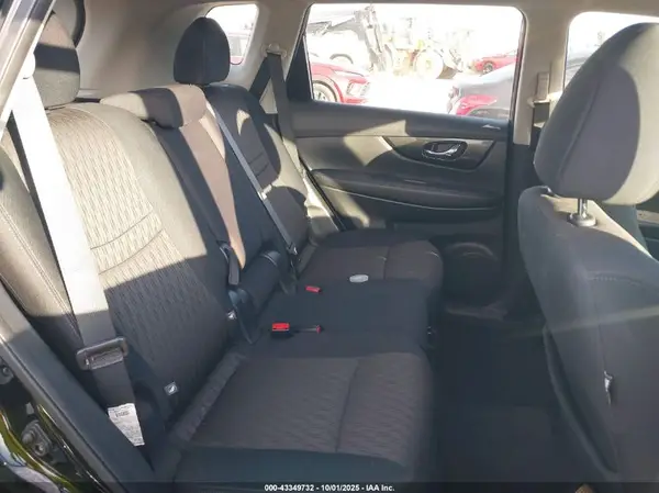 5N1AT2MT3HC775202 2017 NISSAN ROGUE - Image 8
