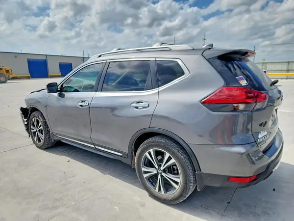 5N1AT2MT3HC796793 2017 NISSAN ROGUE - Image 2