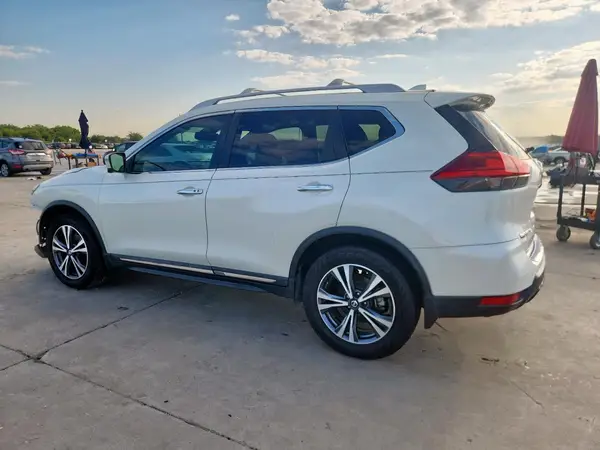 5N1AT2MT3HC798110 2017 NISSAN ROGUE - Image 2