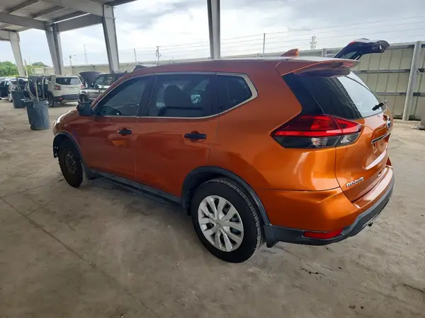 5N1AT2MT3HC812037 2017 NISSAN ROGUE - Image 2