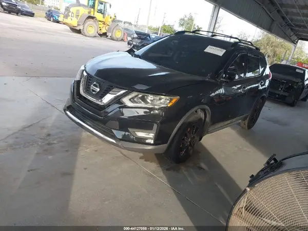 5N1AT2MT3HC813303 2017 NISSAN ROGUE - Image 2