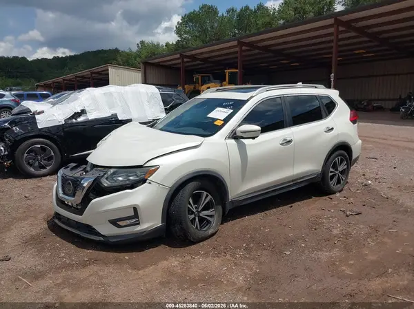 5N1AT2MT3HC813950 2017 NISSAN ROGUE - Image 2