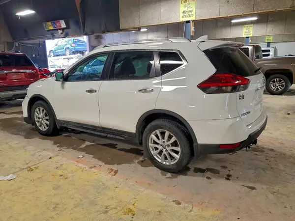 5N1AT2MT3HC815875 2017 NISSAN ROGUE - Image 2