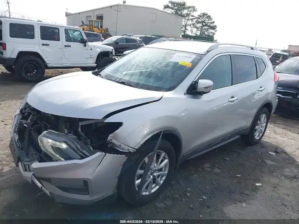 5N1AT2MT3HC824477 2017 NISSAN ROGUE - Image 2