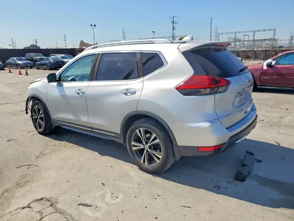 5N1AT2MT3HC825578 2017 NISSAN ROGUE - Image 2