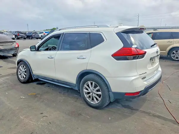 5N1AT2MT3HC827377 2017 NISSAN ROGUE - Image 2