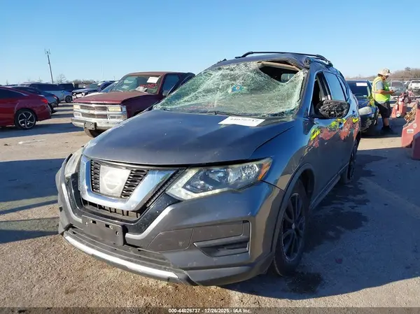 5N1AT2MT3HC828027 2017 NISSAN ROGUE - Image 2