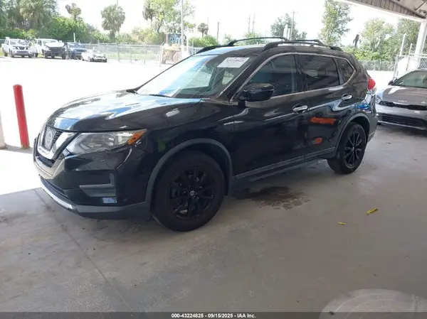 5N1AT2MT3HC828058 2017 NISSAN ROGUE - Image 2