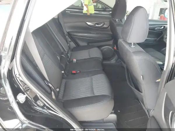 5N1AT2MT3HC828058 2017 NISSAN ROGUE - Image 8