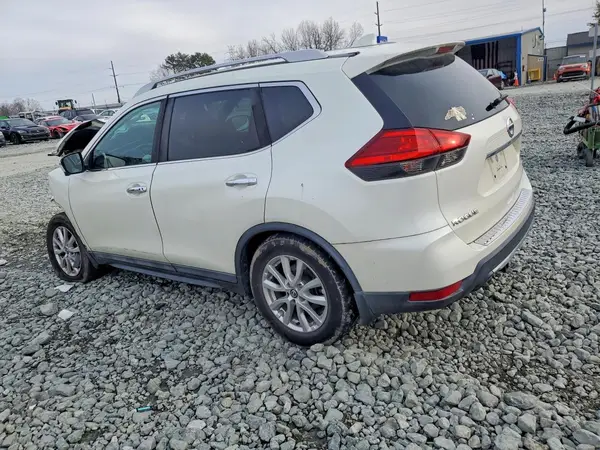 5N1AT2MT3HC831123 2017 NISSAN ROGUE - Image 2