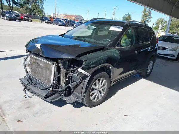 5N1AT2MT3HC833809 2017 NISSAN ROGUE - Image 2