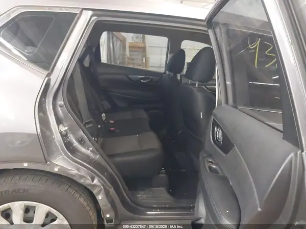 5N1AT2MT3HC835950 2017 NISSAN ROGUE - Image 8