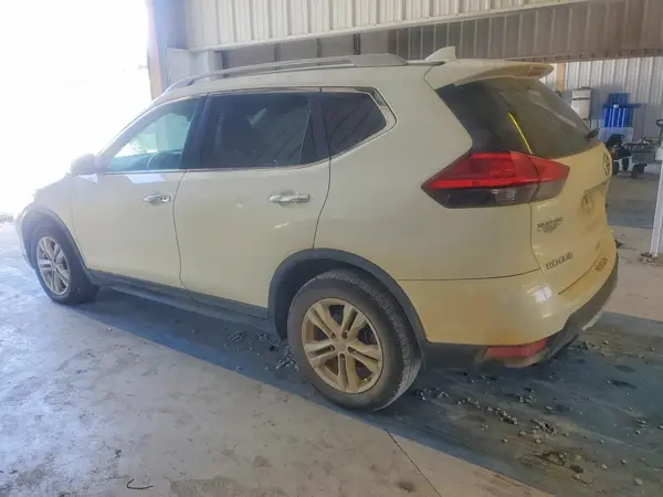 5N1AT2MT3HC846141 2017 NISSAN ROGUE - Image 2