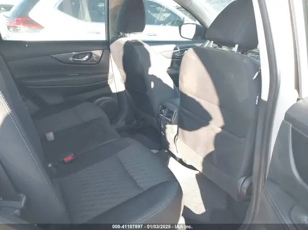 5N1AT2MT3HC862162 2017 NISSAN ROGUE - Image 8