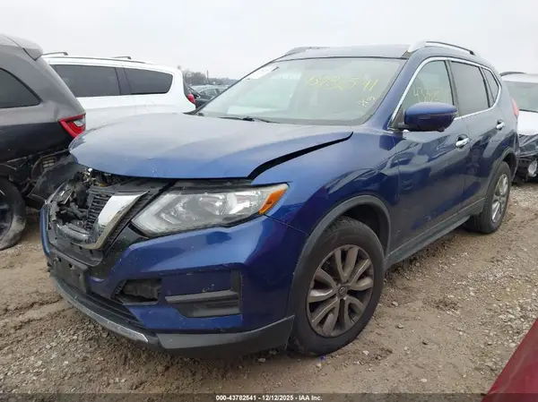 5N1AT2MT3HC862677 2017 NISSAN ROGUE - Image 2