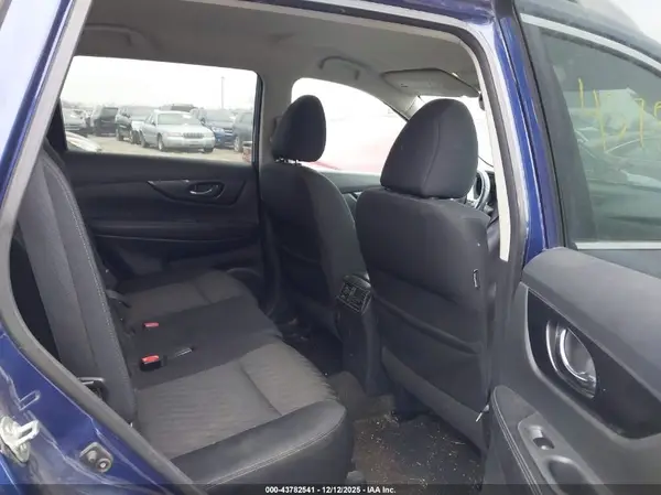 5N1AT2MT3HC862677 2017 NISSAN ROGUE - Image 8