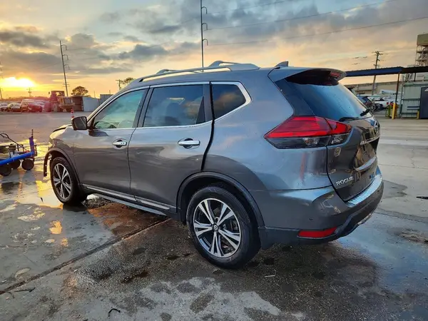 5N1AT2MT3HC870357 2017 NISSAN ROGUE - Image 2