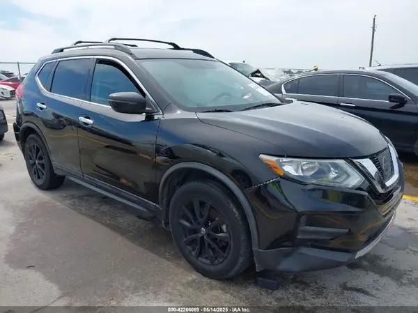 5N1AT2MT3HC879088 2017 NISSAN ROGUE - Image 1
