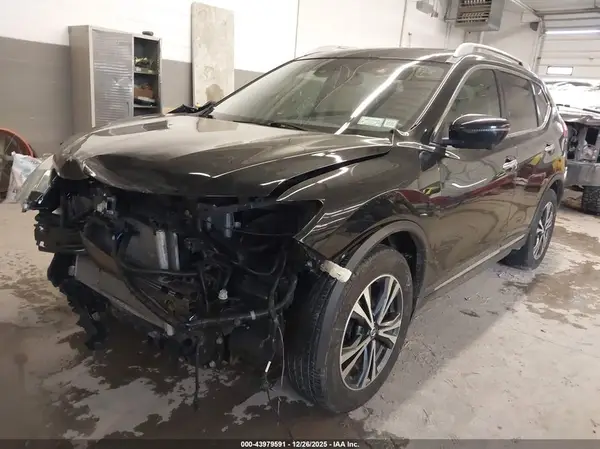 5N1AT2MT3HC881150 2017 NISSAN ROGUE - Image 2
