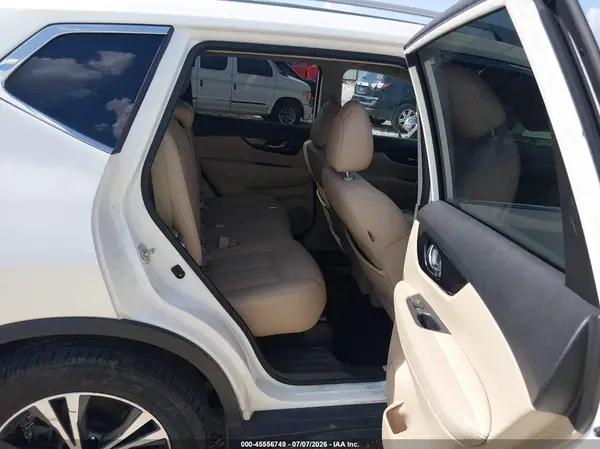 5N1AT2MT3HC886705 2017 NISSAN ROGUE - Image 8