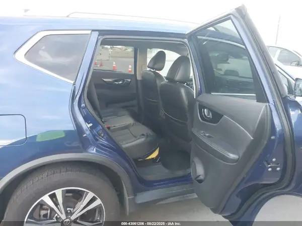 5N1AT2MT3JC741024 2018 NISSAN ROGUE - Image 8