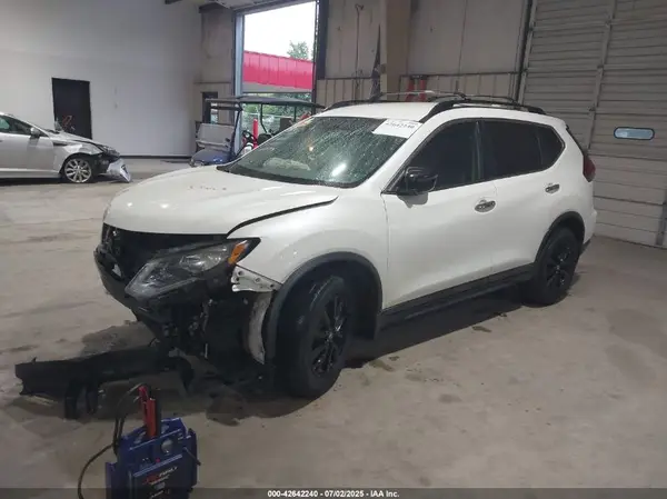 5N1AT2MT3JC746157 2018 NISSAN ROGUE - Image 2