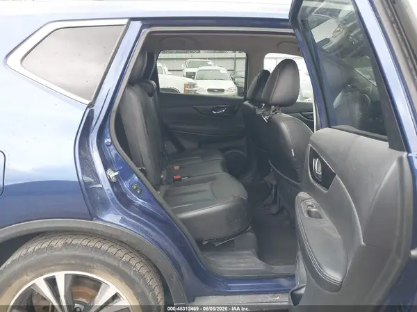 5N1AT2MT3JC780065 2018 NISSAN ROGUE - Image 8