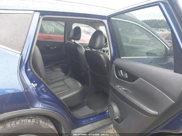 5N1AT2MT3JC798274 2018 NISSAN ROGUE - Image 8
