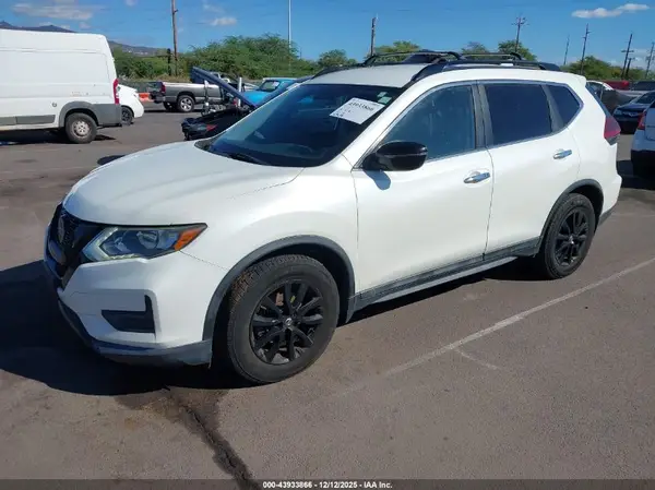 5N1AT2MT3JC823822 2018 NISSAN ROGUE - Image 2
