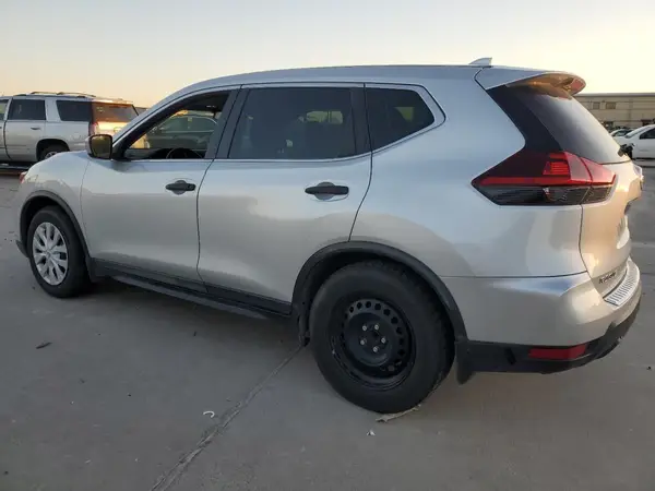 5N1AT2MT3JC830043 2018 NISSAN ROGUE - Image 2
