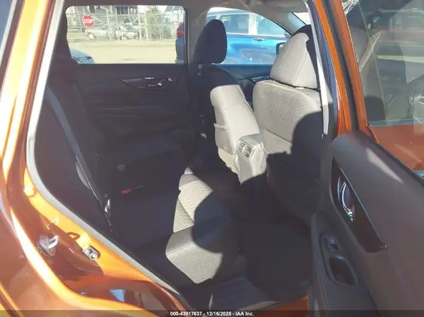 5N1AT2MT3JC842175 2018 NISSAN ROGUE - Image 8