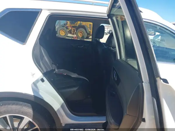 5N1AT2MT3KC831811 2019 NISSAN ROGUE - Image 8