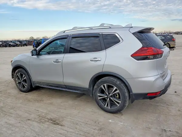 5N1AT2MT3LC720824 2020 NISSAN ROGUE - Image 2