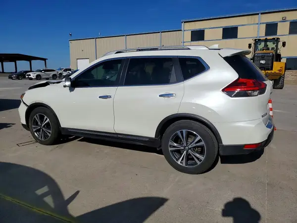 5N1AT2MT4HC731578 2017 NISSAN ROGUE - Image 2