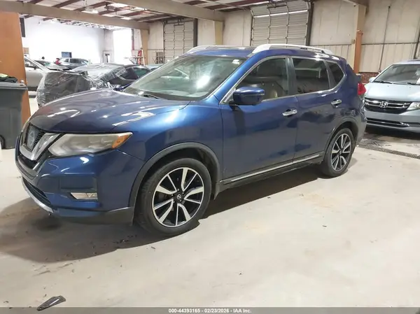 5N1AT2MT4HC734075 2017 NISSAN ROGUE - Image 2