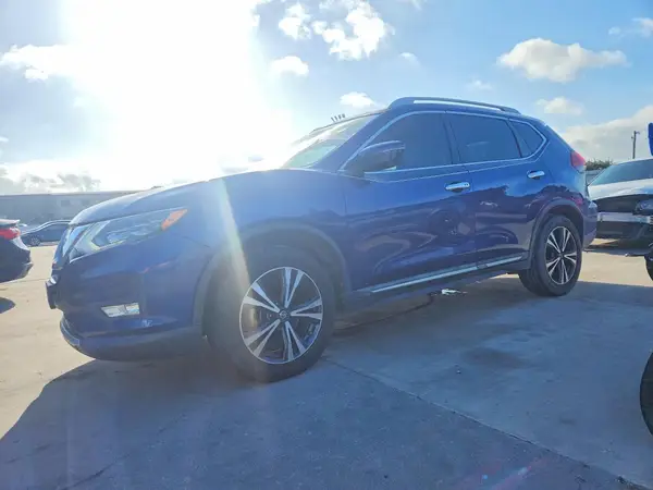 5N1AT2MT4HC739857 2017 NISSAN ROGUE - Image 1