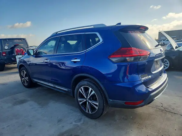 5N1AT2MT4HC739857 2017 NISSAN ROGUE - Image 2