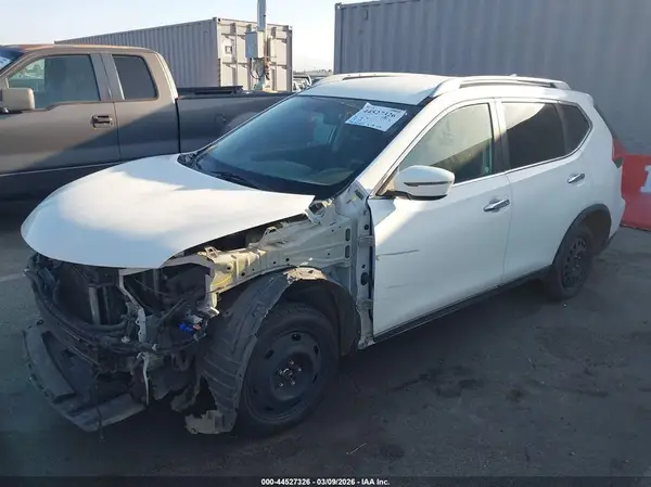 5N1AT2MT4HC740331 2017 NISSAN ROGUE - Image 2