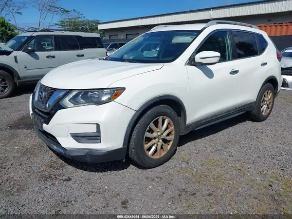 5N1AT2MT4HC746128 2017 NISSAN ROGUE - Image 2