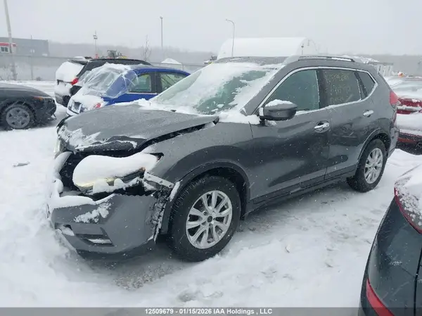 5N1AT2MT4HC747778 2017 NISSAN ROGUE - Image 2