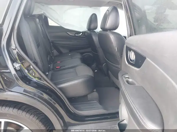 5N1AT2MT4HC748316 2017 NISSAN ROGUE - Image 8