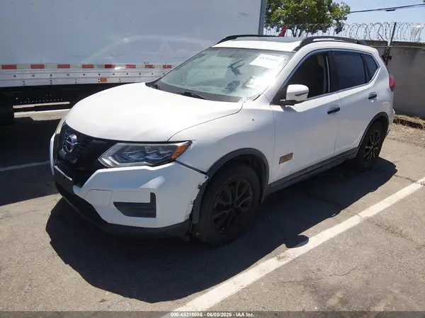 5N1AT2MT4HC754911 2017 NISSAN ROGUE - Image 2