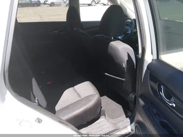 5N1AT2MT4HC754911 2017 NISSAN ROGUE - Image 8